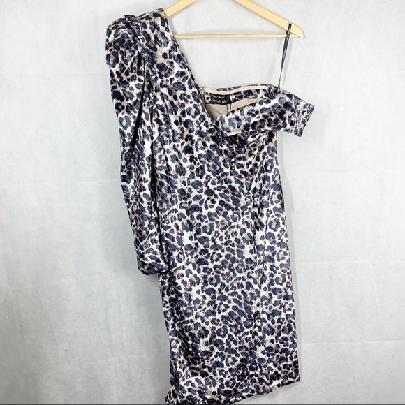 Lavish Alice Velvet Statement  Leopard Animal Print Midi dress - Picture 4 of 14